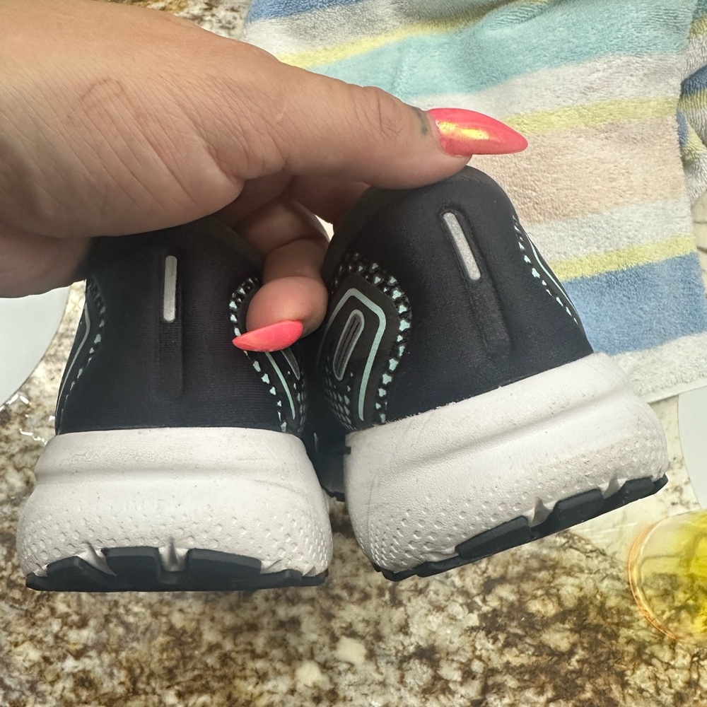 Brooks Ghost 14 Women's Shoes - Black and Pink - Picture 6 of 9